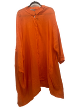 Load image into Gallery viewer, Linen Button Down Shirt