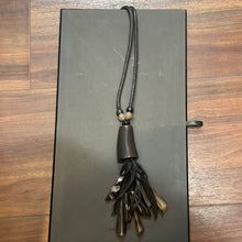 Load image into Gallery viewer, Tassle Pendant Necklace