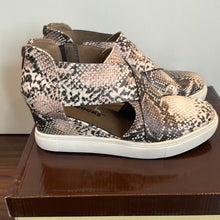 Load image into Gallery viewer, Leopard Print Sporty High Top Sneakers Women