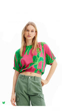 Load image into Gallery viewer, Short tropical puff-sleeve blouse Women