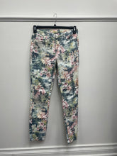Load image into Gallery viewer, Skinny Ankle Printed Jeans Soft Floral