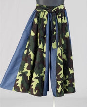 Load image into Gallery viewer, Denim and Print Pleated Wide Leg Pants