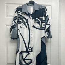 Load image into Gallery viewer, Printed long shirt with Pockets.