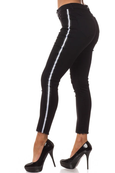 High Rise Skinny Jeans w/ White Highlight Out seam & Square