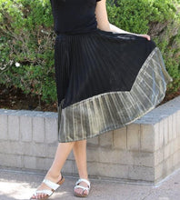 Load image into Gallery viewer, Two Tone Metallic Pleated Skirt