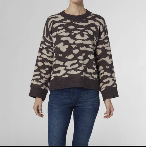 Long-sleeved top, animal print sweater