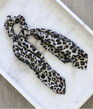 Load image into Gallery viewer, Leopard Print Scrunchies