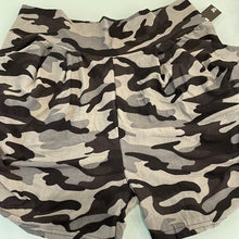 Load image into Gallery viewer, Women activewear shorts Camouflage With Pockets